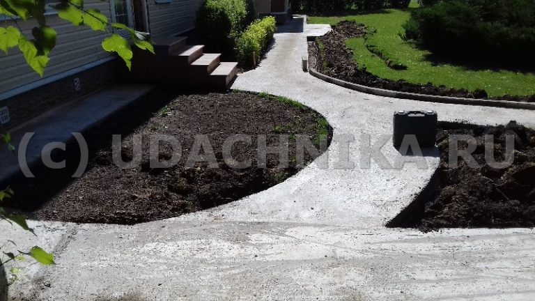 Бетонная подготовка для садовой дорожки из бетона и брусчатки. Рублево Успенское шоссе