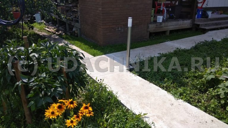Бетонная дорожка в саду Серпухов, Тульская область