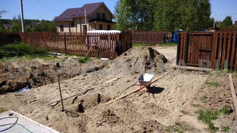 к/п Золотые сосны, делаем площадку под навес и парковку