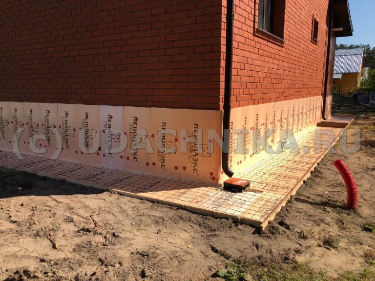 Утепление фундамента дома и отмостки. Петушки, Владимирская обл.