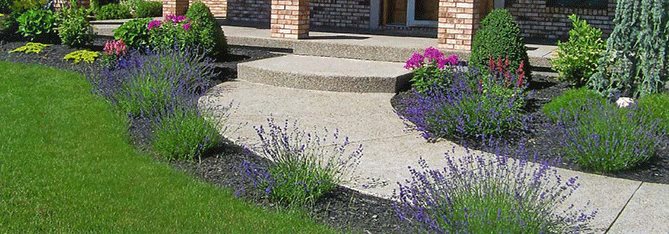 Дорожка садовая сделанная из бетона